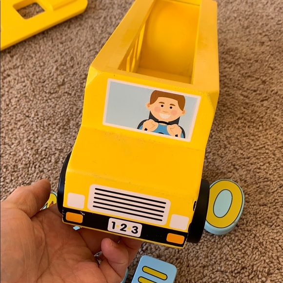 Classic Toy Number Matching Math Bus - Picture 3 of 8